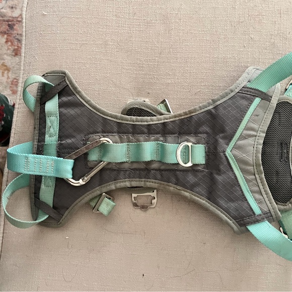 kurgo-tru-fit-quick-release-seatbelt (large) harness - Picture 2 of 7